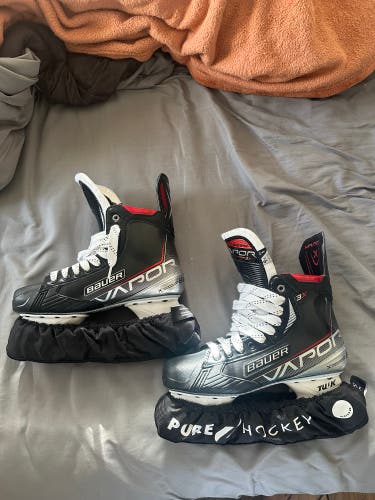 Used Senior Bauer  9.5 Vapor 3X Hockey Skates