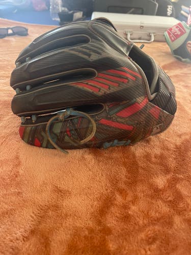 Used 2023 Infield 11.75" REV1X Baseball Glove