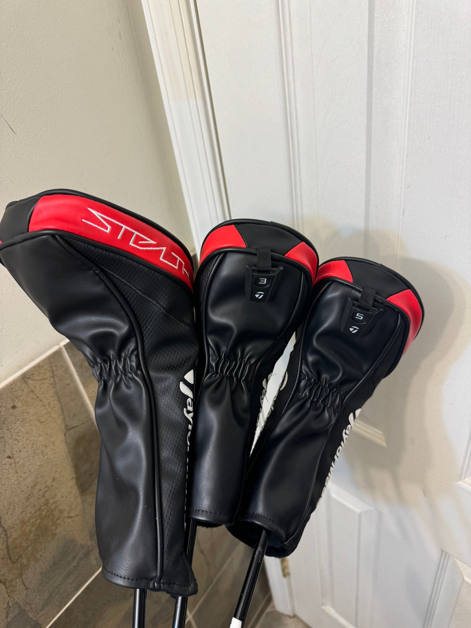 TaylorMade Stealth Driver 9.5* & 3&5 FairWayWood Stiff Flex Right  display picture 1