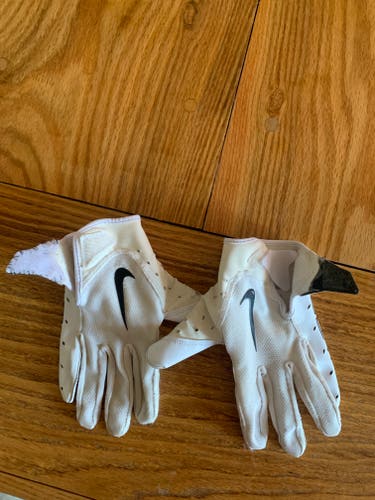White Used Medium Youth Nike Vapor Jet Gloves