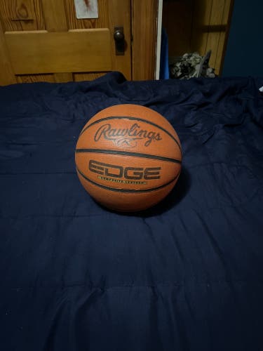 Rawlings edge basketball