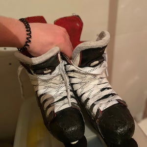 Used Senior Bauer Regular Width  7.5 Vapor X700 Hockey Skates