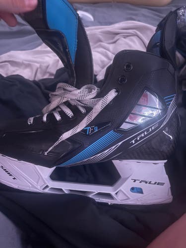 New Senior True   8.5 TF9 Hockey Skates