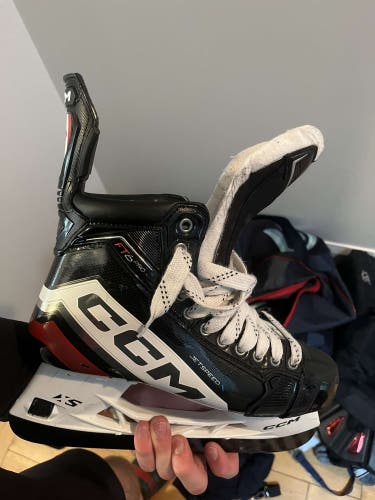 RARE Pro Stock Easton Cowan Team Canada CCM Jetspeed Ft6 Pro 9.5 D/R