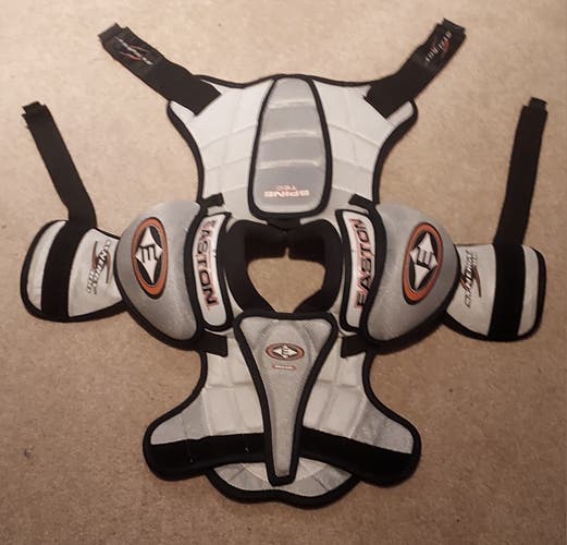 Used Medium Junior Easton Synergy 300 Shoulder Pads