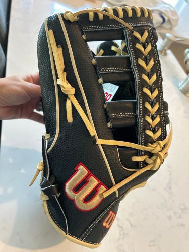 New  Outfield 12.75" A2000 Baseball Glove