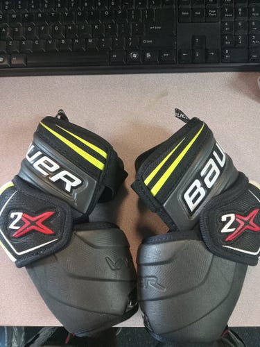 Used Large Junior Bauer Vapor 2x Elbow Pads