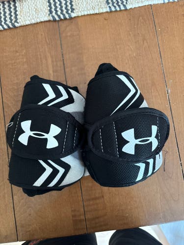 Used Youth Under Armour Command Pro Arm Pads