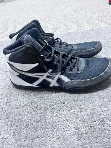 Used Asics wresting shoes