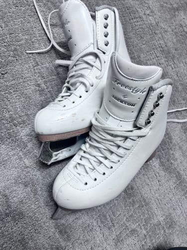 Used Jackson Ultima Freestyle Figure Skates C Adult 5