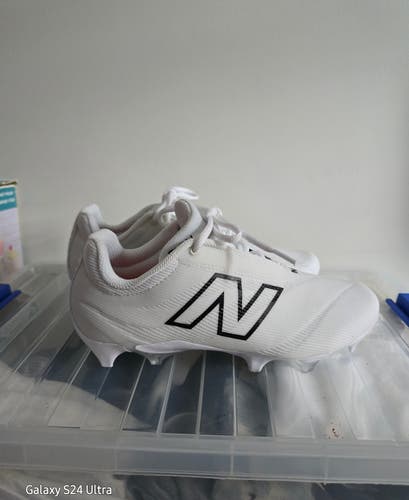 New Youth Unisex New Balance Low Top Turf Cleats
