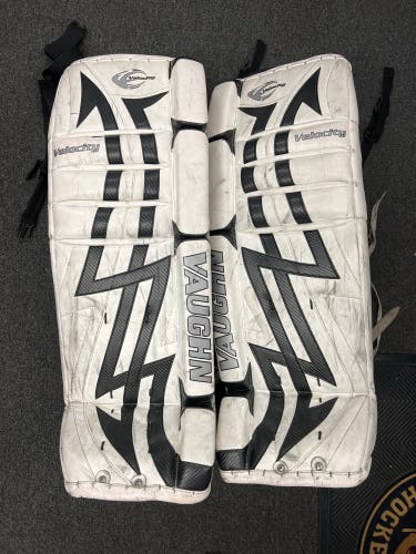 Vaughn Velocity 7400 32+1” Goalie Leg Pads