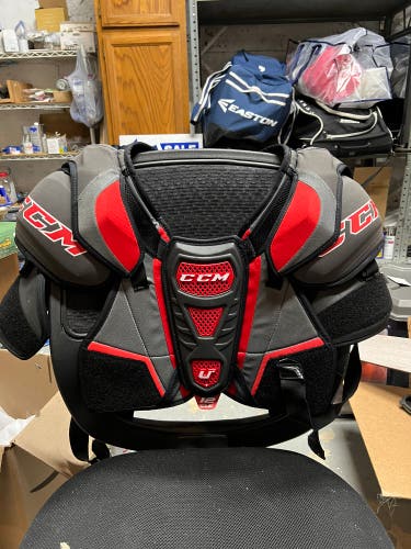 CCM U+12 LE Shoulder Pads Senior XL