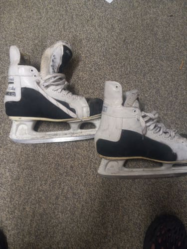 Used Senior Size 10 CCM Super Tacks Hockey Skates Regular Width