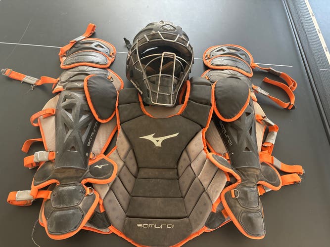 Mizuno Samurai catchers gear