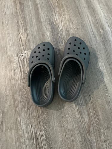 Size  j5 crocs