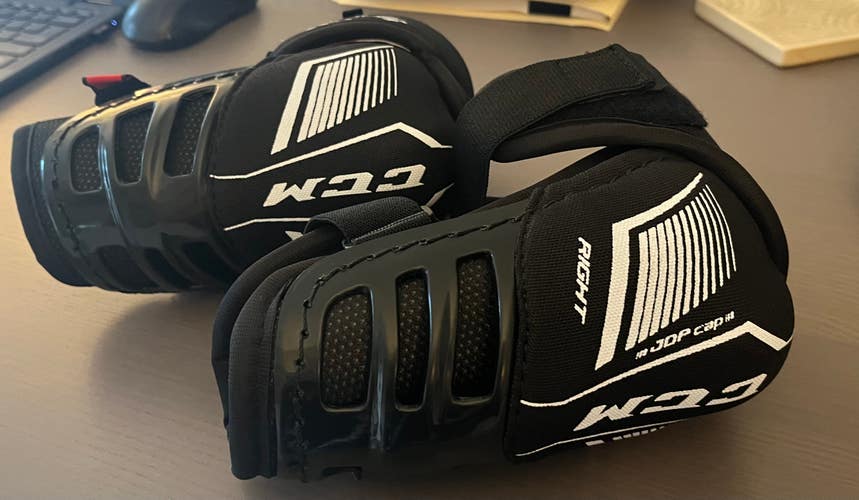 New Junior Large CCM JetSpeed LE Elbow Pads