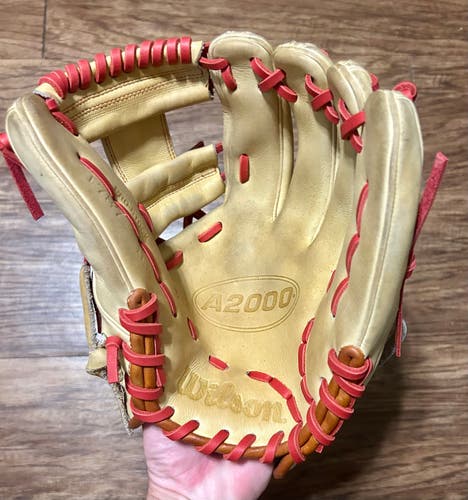 Right Hand Throw Wilson Infield A2000 Baseball Glove 11.75"