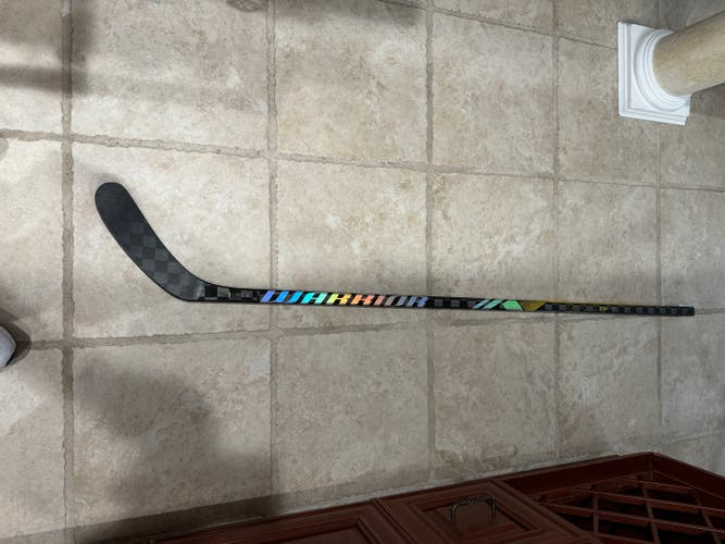 New Senior Warrior Alpha LX 2 P46 Pro Right Handed Hockey Stick Mid Pattern Pro Stock