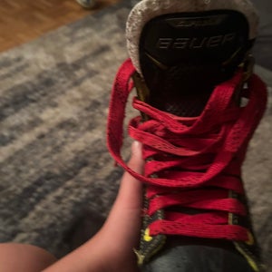 Used Intermediate Bauer Regular Width  Size 5.5 Supreme S35 Hockey Skates