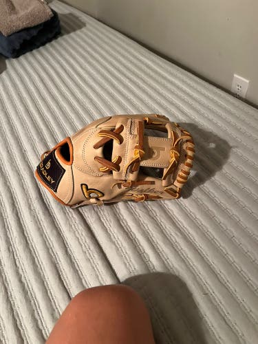 Bradley 11.25” baseball glove