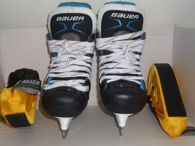 New Junior Bauer XLP Hockey Skates Regular Width Y8 with Guards/Soakers