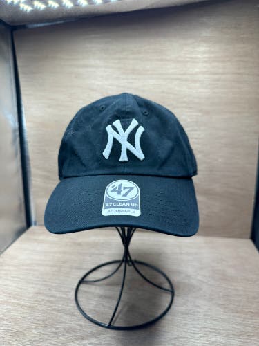 Unisex ‘47 Navy New York Yankees Logo Cooperstown Collection Clean Up Adjustable