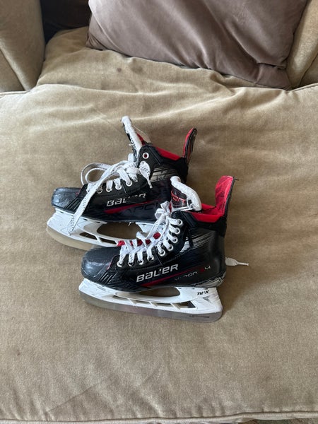 Used Intermediate Bauer Wide Width Size 5.5 Vapor X4 Hockey Skates