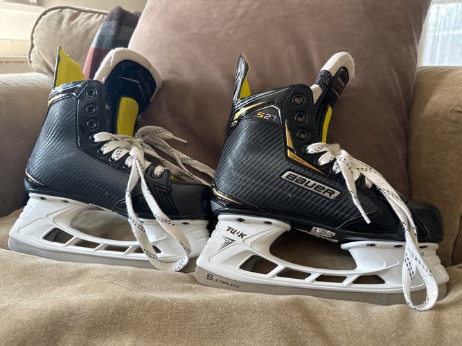 New Intermediate Bauer Regular Width   Size 4 Supreme S27 Hockey Skates