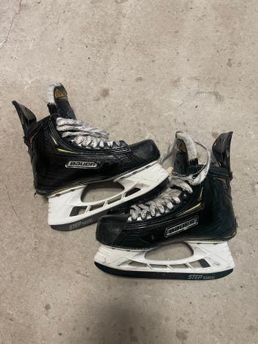 Used Intermediate Bauer Supreme 2S Pro Hockey Skates Size 4.5