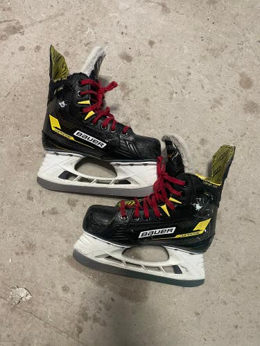 Used Junior Bauer Supreme M4 Hockey Skates Regular Width Size 3