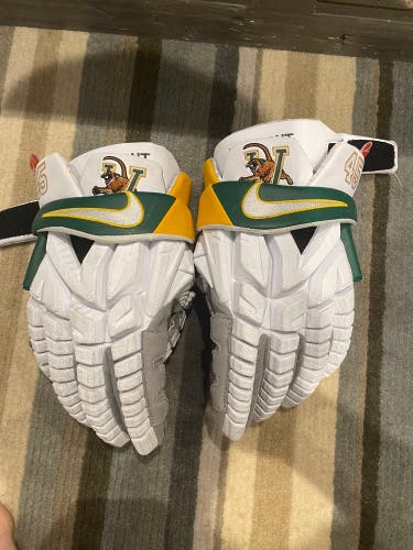 Team Issued UVM Nike Vapor Premier Gloves Large