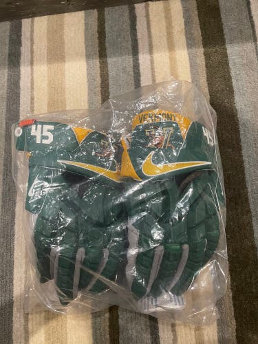 New Team Issued UVM Nike Vapor Premier Gloves Large