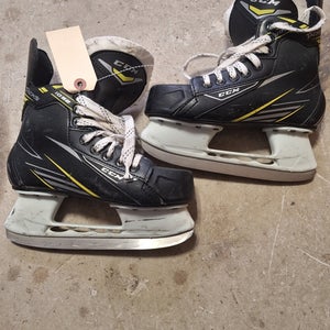 Used Junior CCM Tacks 1092 Hockey Skates Regular Width Size 2