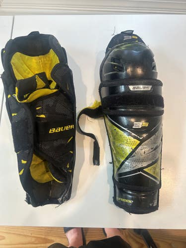 Used Junior Bauer 3S Pro 12" Shin Pads