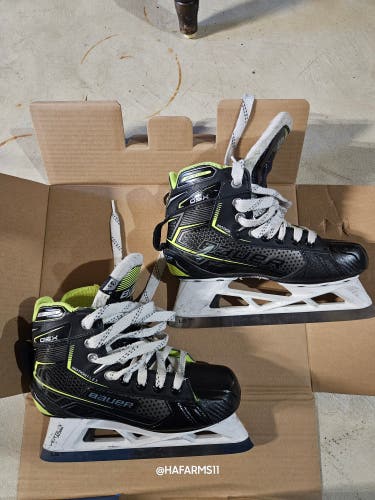 Used Junior Bauer GSX Hockey Goalie Skates Regular Width Size 3.5