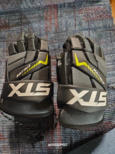 Used STX Stallion 200 Lacrosse Gloves Medium