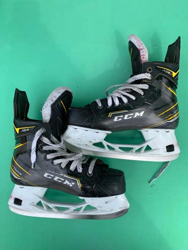 Used Intermediate CCM Super Tacks AS3 Hockey Skates Regular Width Size 5