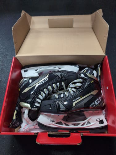 New Intermediate CCM AS-590 Hockey Skates Size 5 Wide