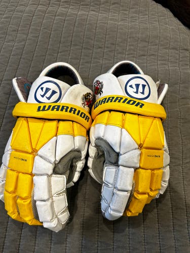 Warrior EVO lacrosse gloves