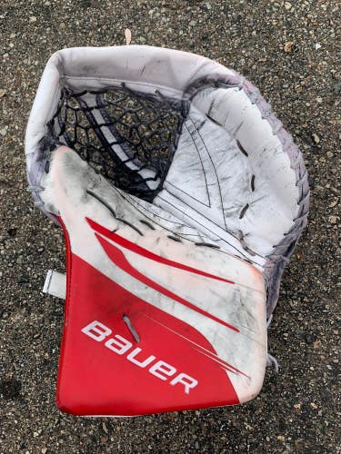 Used Senior Bauer Hyperlite 2 Goalie Glove