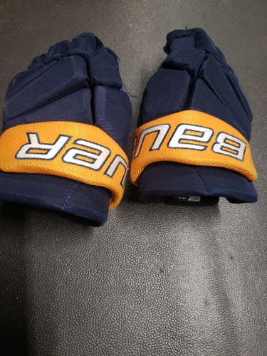 Used Bauer Vapor team pro Gloves Pro Stock