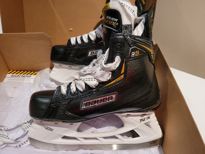 New Junior Bauer Supreme 2S Hockey Skates Regular Width Size 3