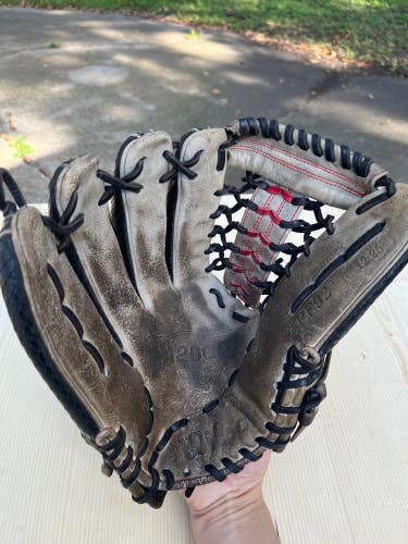 Brown Used Kid Pitch (9YO-13YO) Wilson A2000 Left Hand Throw Baseball Glove 12.25" PF92