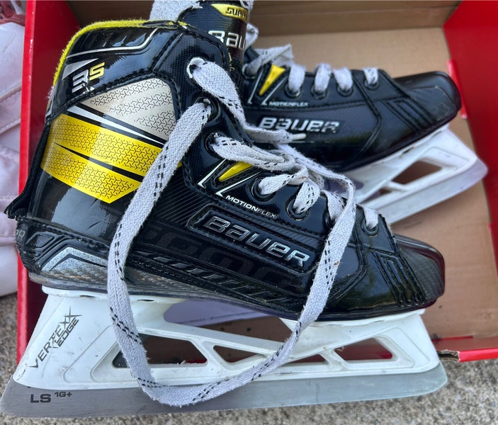 Used Junior Bauer Regular Width Size 3.5 Hockey Goalie Skates