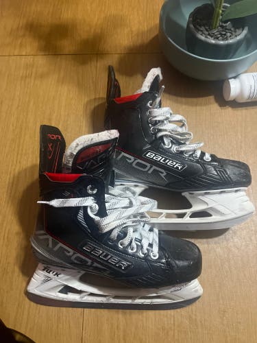 Used Senior Bauer Regular Width 8 Vapor 3X Pro Hockey Skates