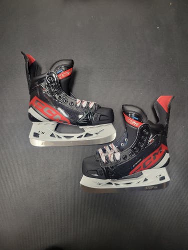 New Intermediate 5.5 CCM JetSpeed FT6 Hockey Skates Regular width