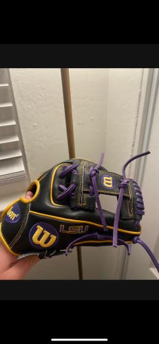 LSU team issue Wilson a2000