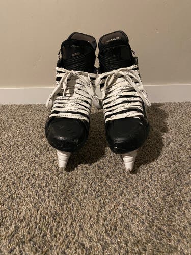 Used Bauer  Pro Stock 9.5 Vapor Hyperlite Hockey Skates