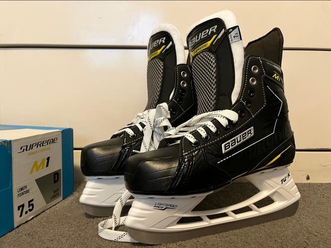 New Senior Bauer Supreme M1 Hockey Skates Regular Width 7.5